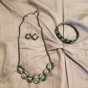 Set of necklace earrings and bracelet